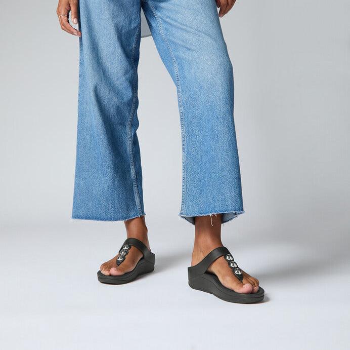 FitFlop FitFlop Fino Mirror-Dome Leather Toe-Post Sandal