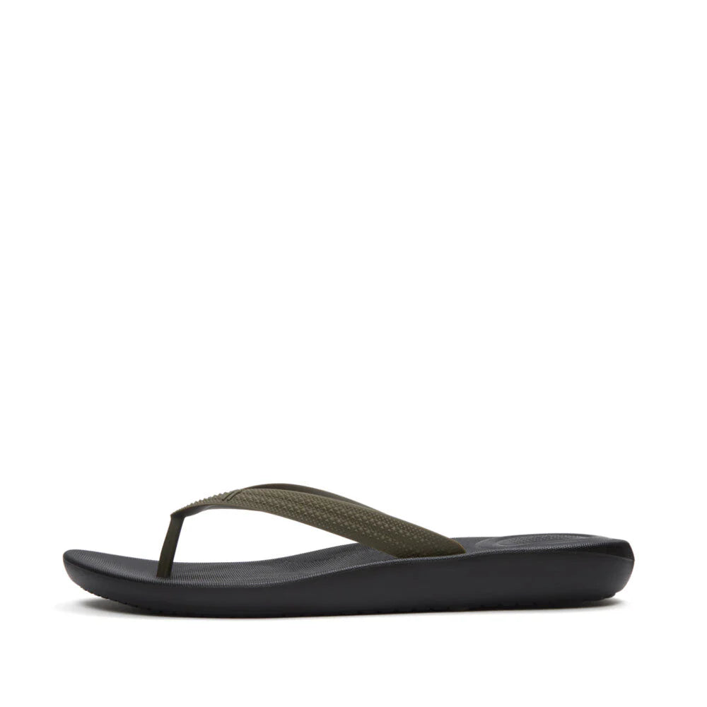 FitFlop FitFlop IQUSHION Mens Textured-Strap Flip-Flops iQushion Deep Olive/Black UK 7