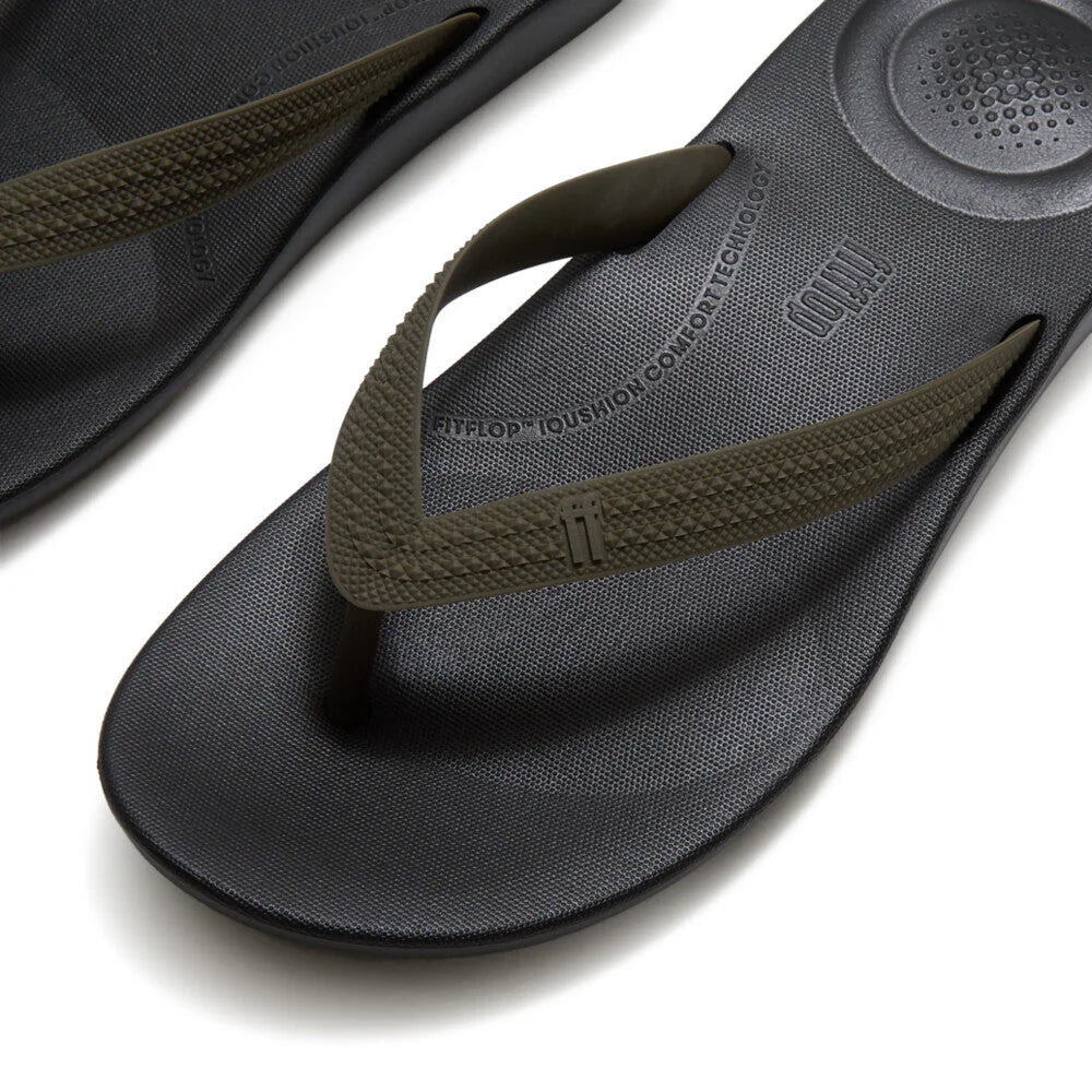 FitFlop FitFlop IQUSHION Mens Textured-Strap Flip-Flops iQushion