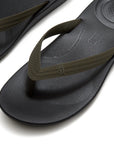 FitFlop FitFlop IQUSHION Mens Textured-Strap Flip-Flops iQushion