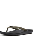FitFlop FitFlop IQUSHION Mens Textured-Strap Flip-Flops iQushion