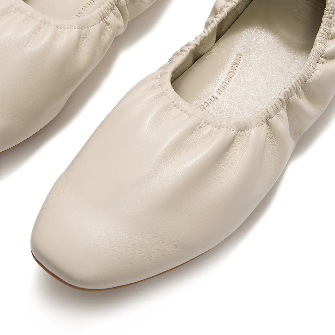DELICATO Poise  leather