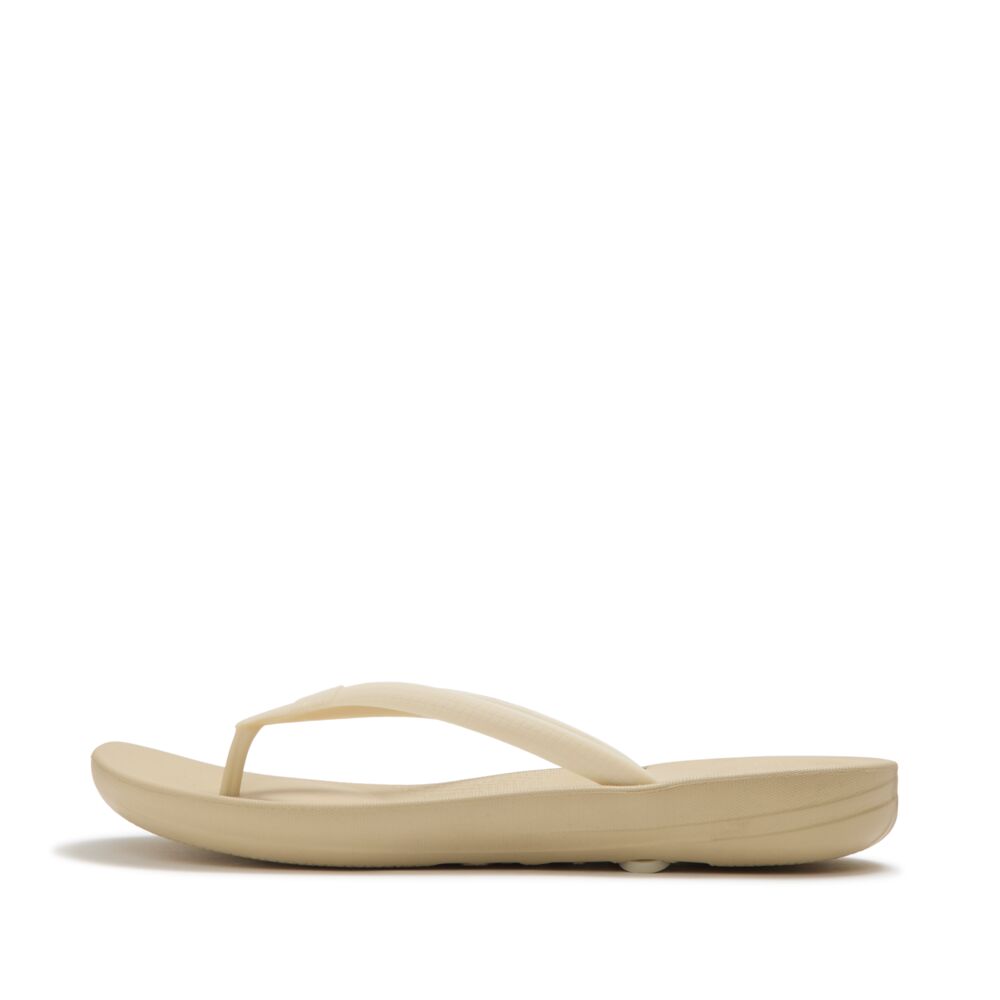 FitFlop FitFlop X PANTONE iQushion Toe-Posts iQushion