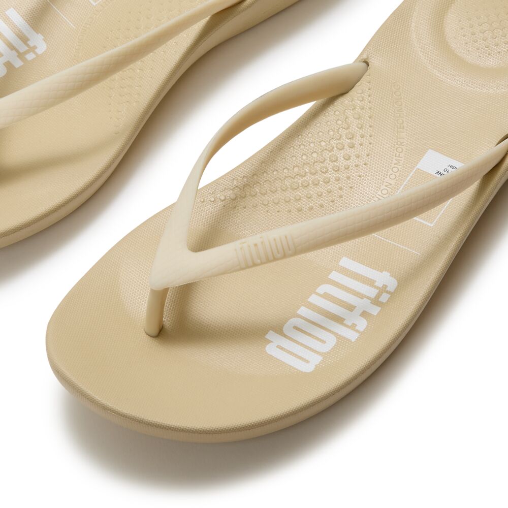 FitFlop FitFlop X PANTONE iQushion Toe-Posts iQushion