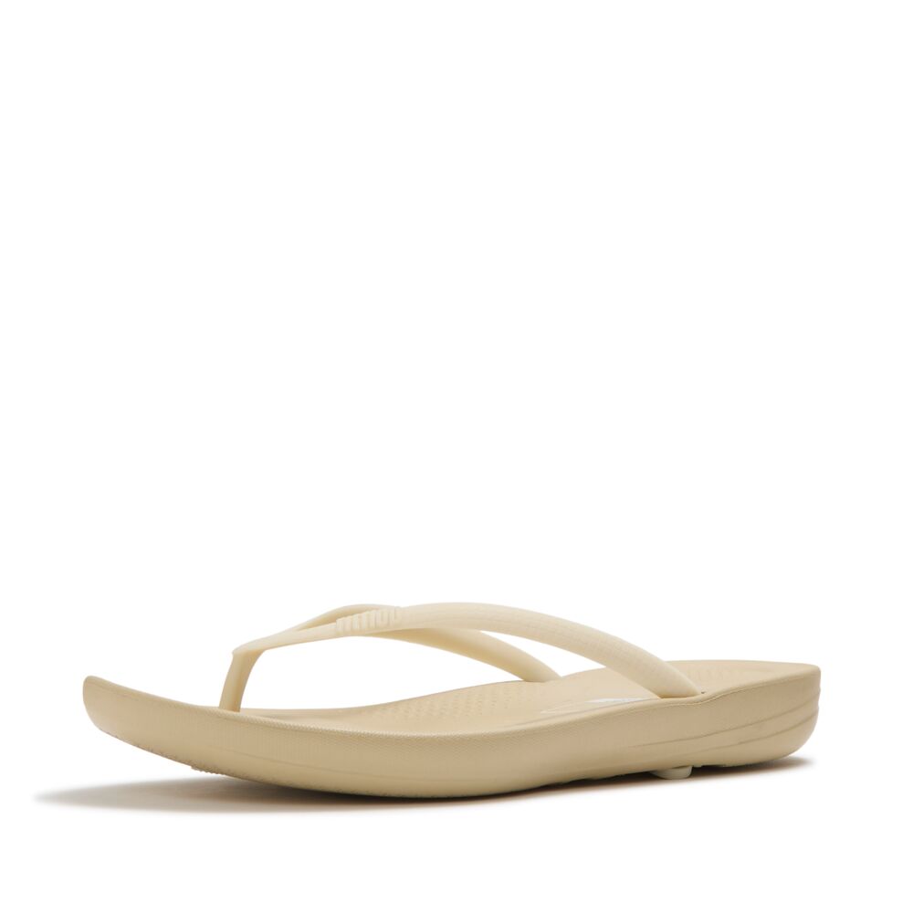 FitFlop FitFlop X PANTONE iQushion Toe-Posts iQushion