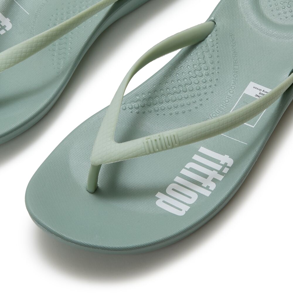 FitFlop FitFlop X PANTONE iQushion Toe-Posts iQushion