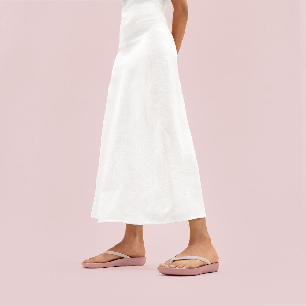 FitFlop FitFlop X PANTONE iQushion Toe-Posts iQushion