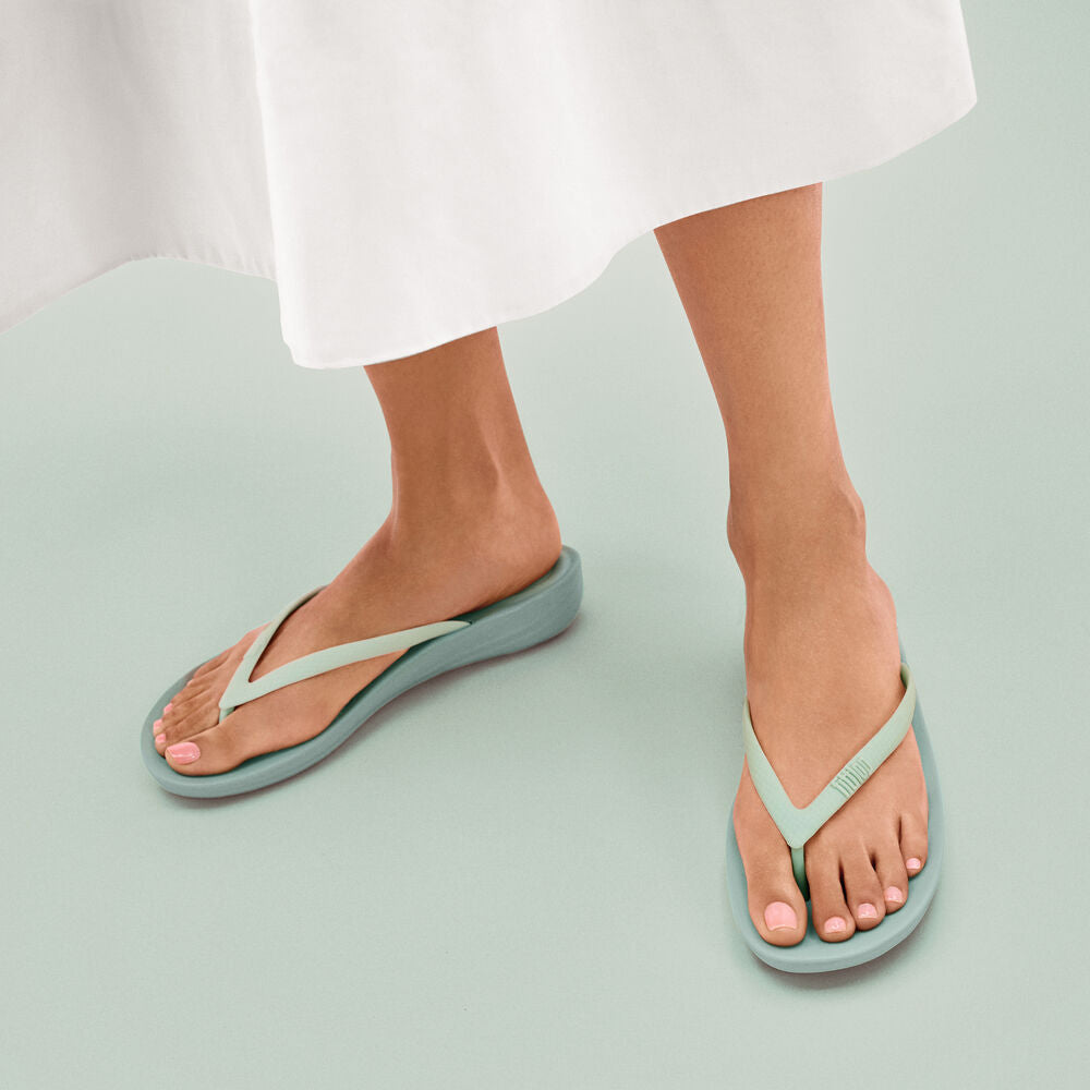 FitFlop FitFlop X PANTONE iQushion Toe-Posts iQushion
