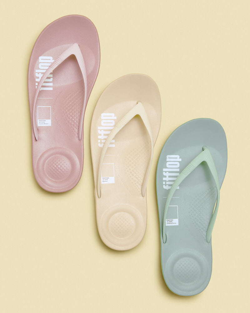 FitFlop FitFlop X PANTONE iQushion Toe-Posts iQushion