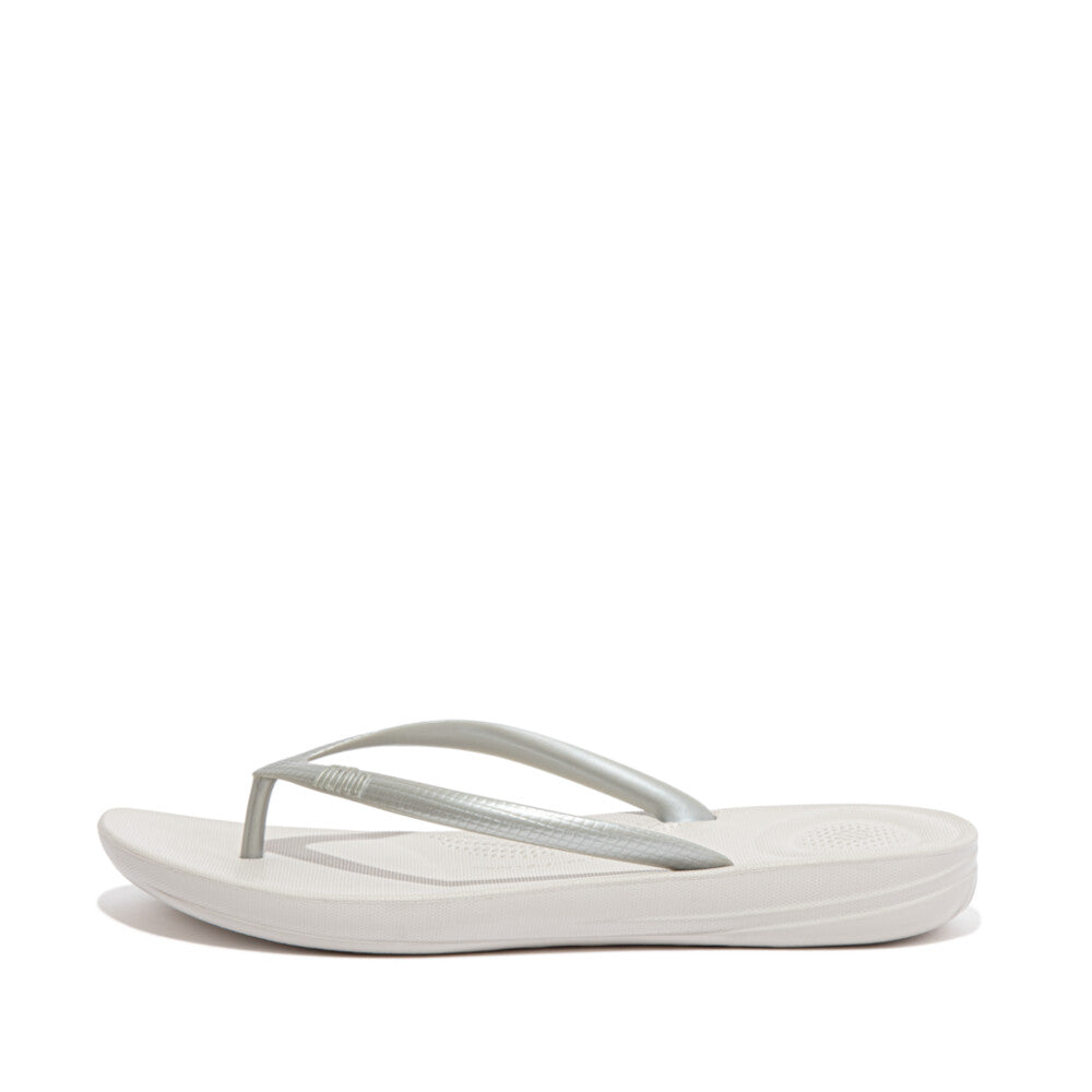 FitFlop FitFlop IQUSHION Ergonomic Flip-Flops  Silver 3 