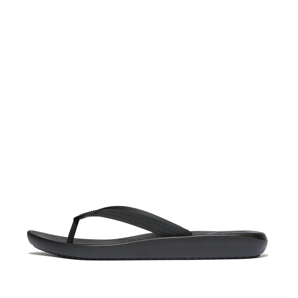 FitFlop FitFlop IQUSHION Mens Textured-Strap Flip-Flops iQushion All Black UK7