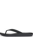 FitFlop FitFlop IQUSHION Mens Textured-Strap Flip-Flops iQushion All Black UK7