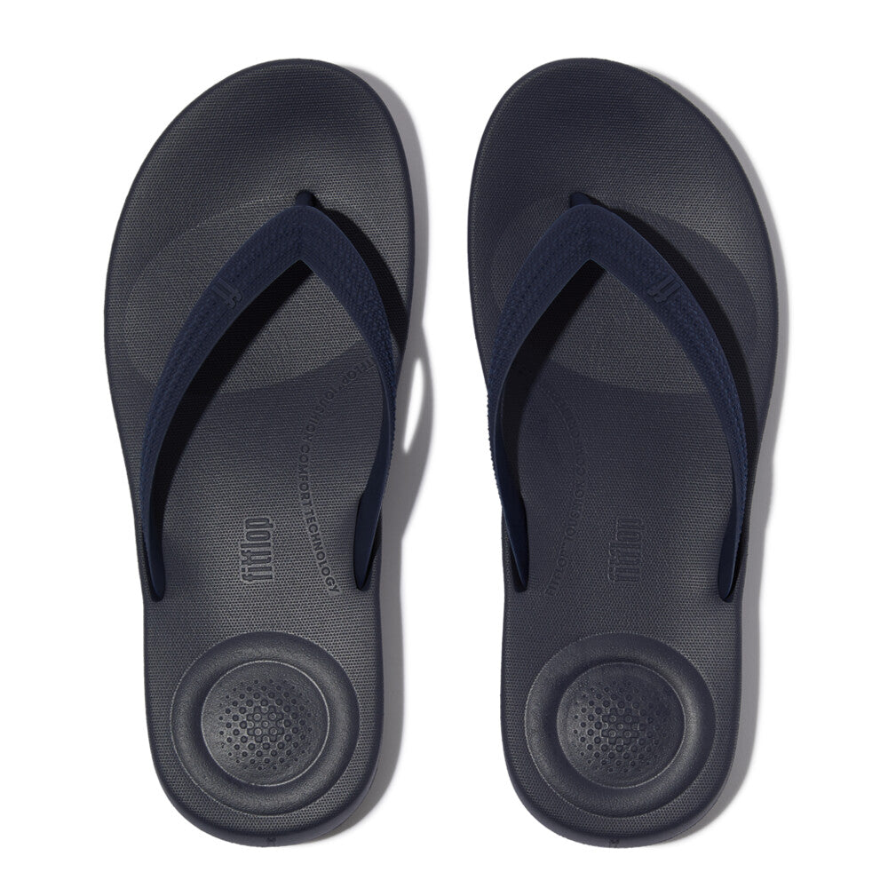 FitFlop FitFlop IQUSHION Mens Textured-Strap Flip-Flops iQushion