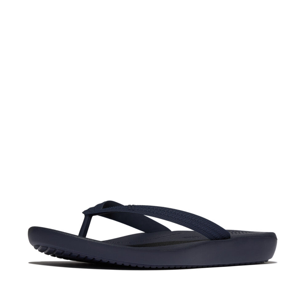 FitFlop FitFlop IQUSHION Mens Textured-Strap Flip-Flops iQushion