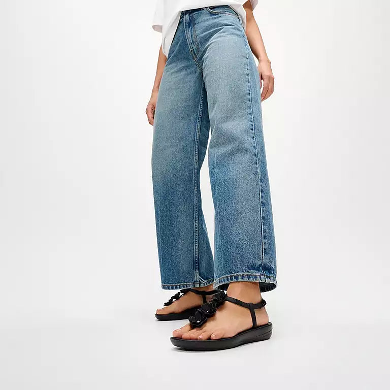 IQUSHION Splash Flower T-Bar Sandals
