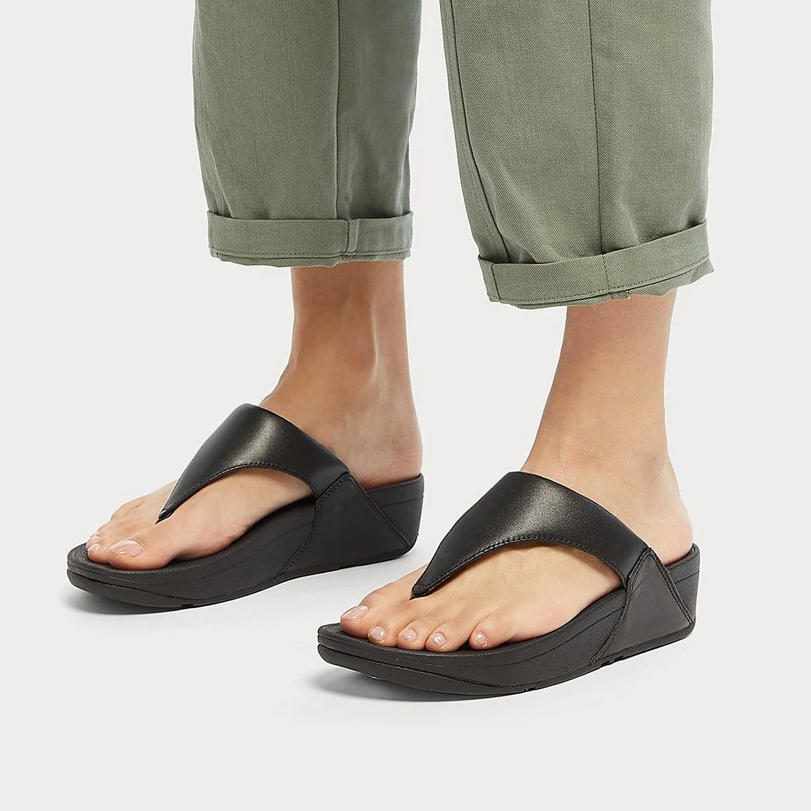 FitFlop Lulu Leather Toe-Post Sandals Microwobbleboard