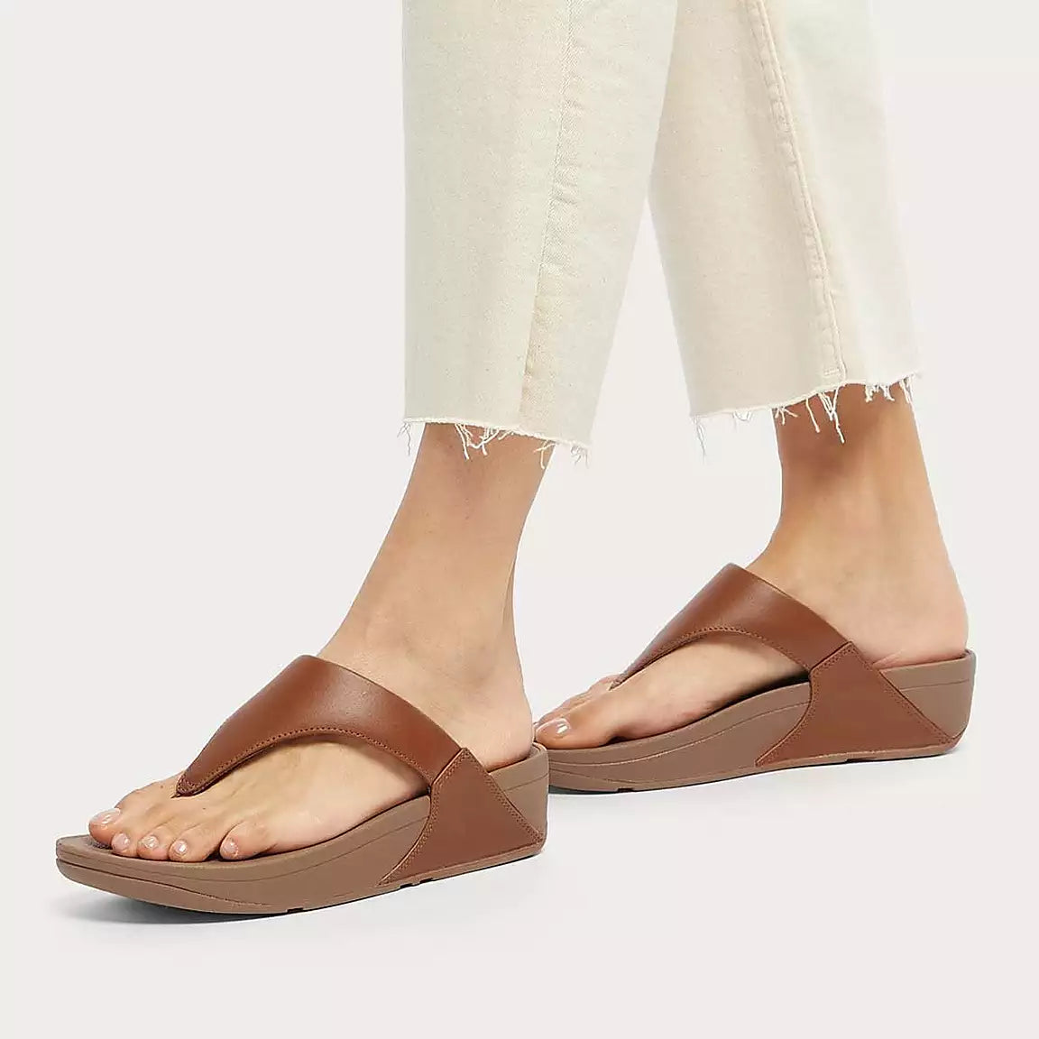 FitFlop Lulu Leather Toe-Post Sandals Microwobbleboard
