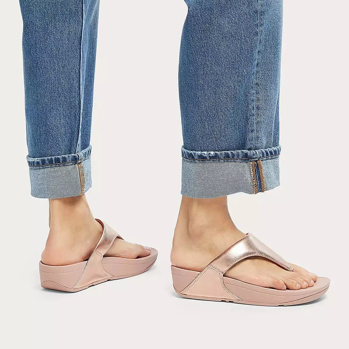 FitFlop Lulu Leather Toe-Post Sandals Microwobbleboard